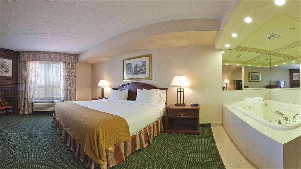 Holiday Inn Express Hotel & Suites Milton By Ihg Extérieur photo