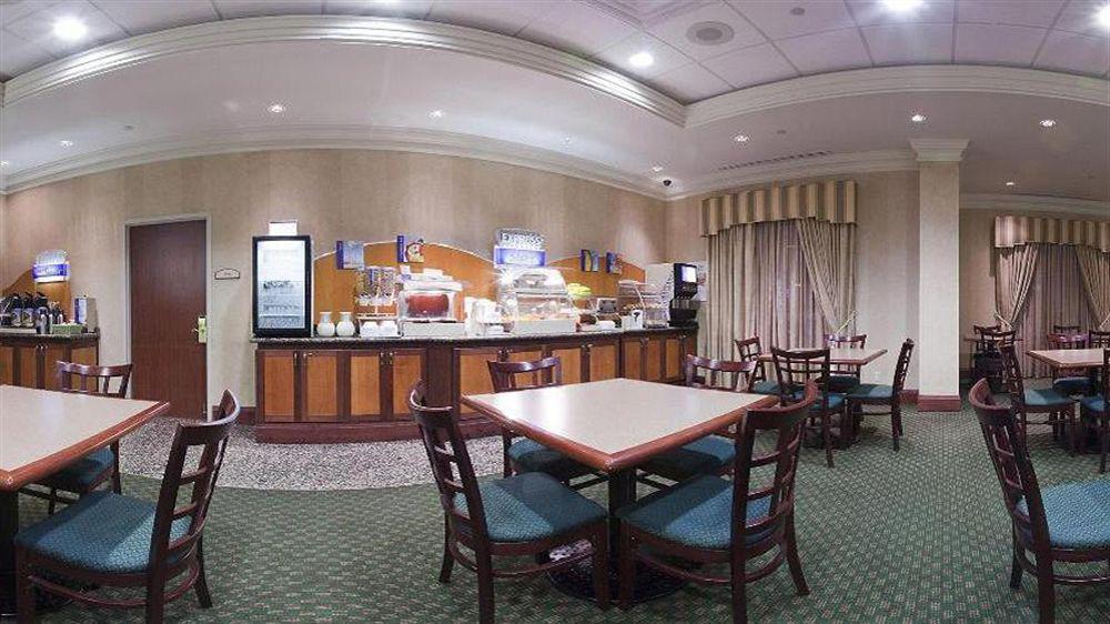 Holiday Inn Express Hotel & Suites Milton By Ihg Extérieur photo